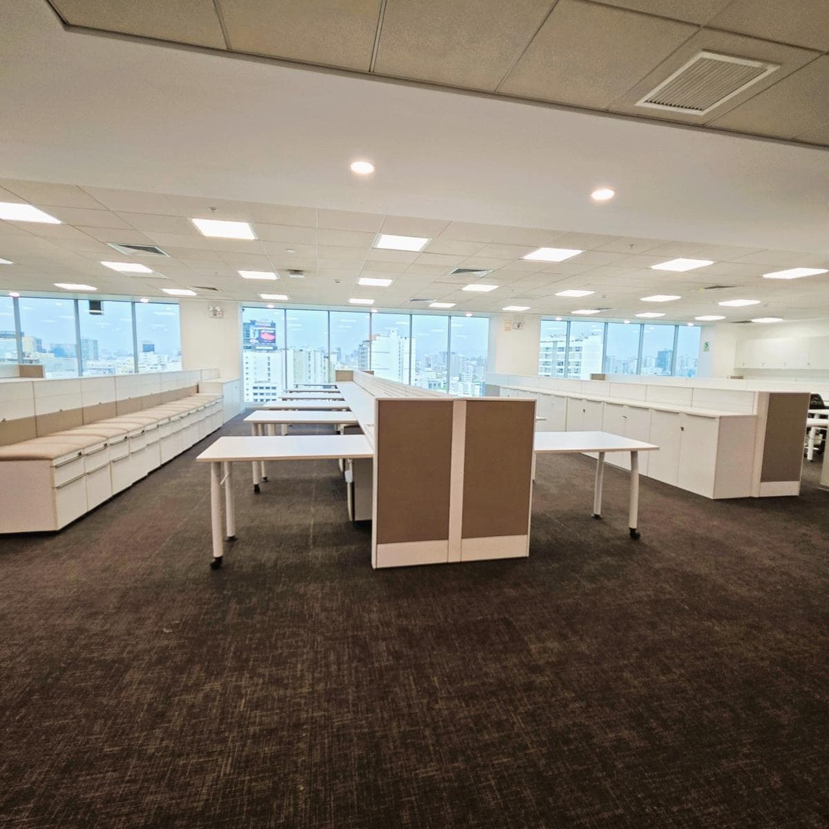 Se Vende Oficina De 581 Mt2 En El Piso 13 De Edificio Empresarial Gerpal Miraflores - 1