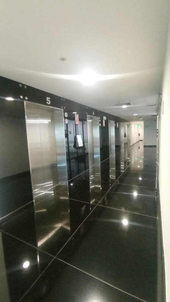 Se Vende Oficina En Miraflores Con Excelente Conectividad A Través De La Vía Expresa, - 1