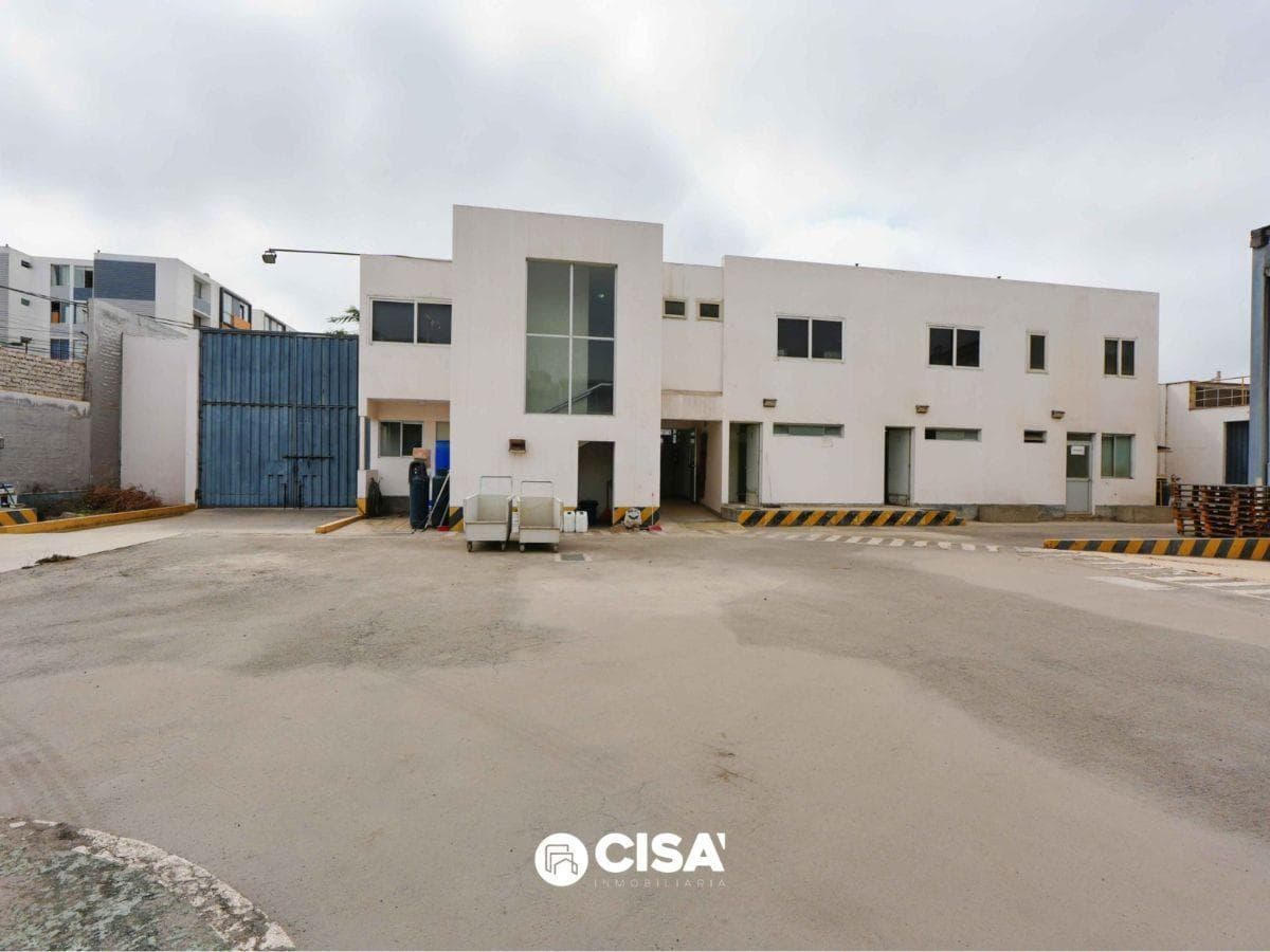 TERRENO PARA PROYECTO DE HASTA 8 PISOS – 2,500 m² – CHORRILLOS - 1