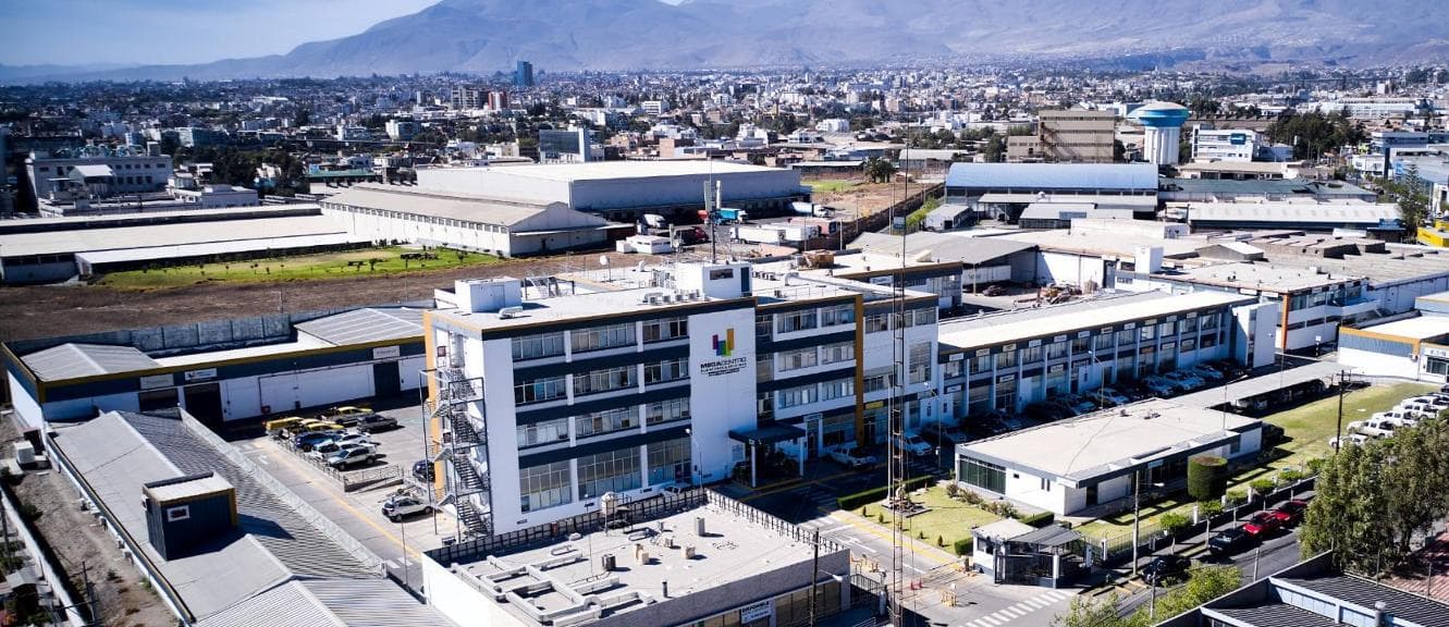 Almacén con ubicación estratégica - 1