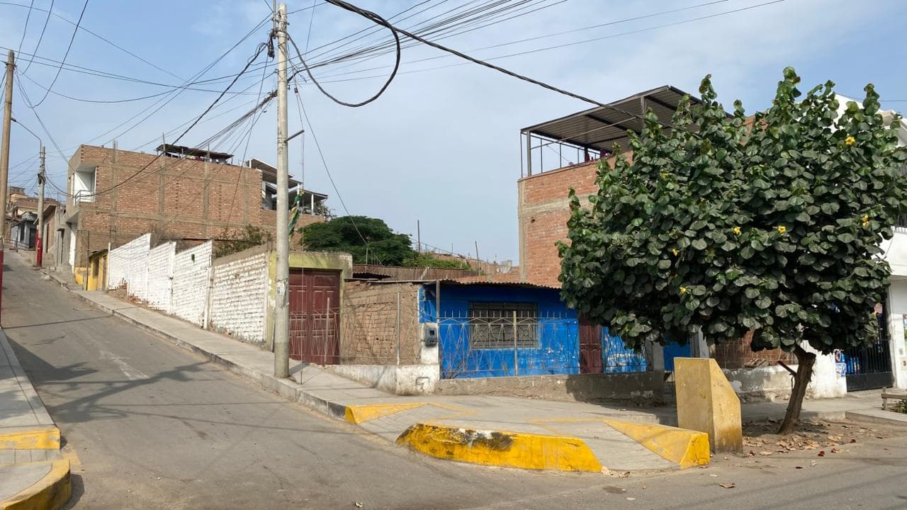 Terreno en esquina, Puente Piedra. Altura panamericana Norte y Nestor Gambeta - 1