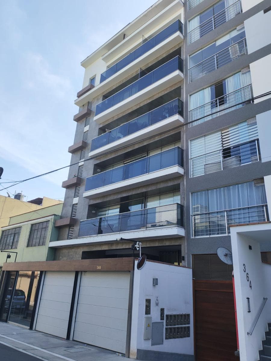 Departamento Triplex de 190 Mts en Venta frente a Parque - Balcón en Sala y Dormitorio - 1