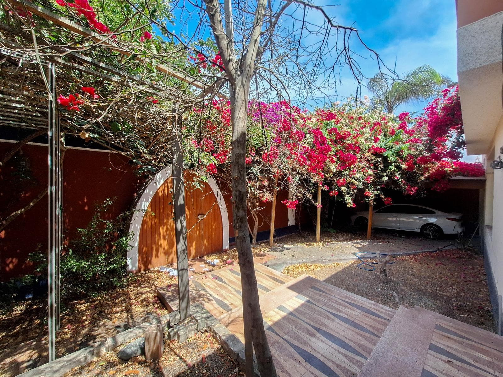 Casa como terreno en venta- Parámetros para 4 pisos - 1