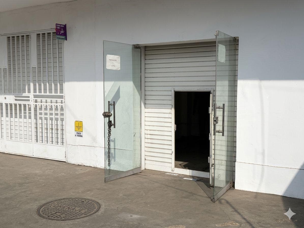 Local Comercial frente al Hospital Lazarte Trujillo - 1