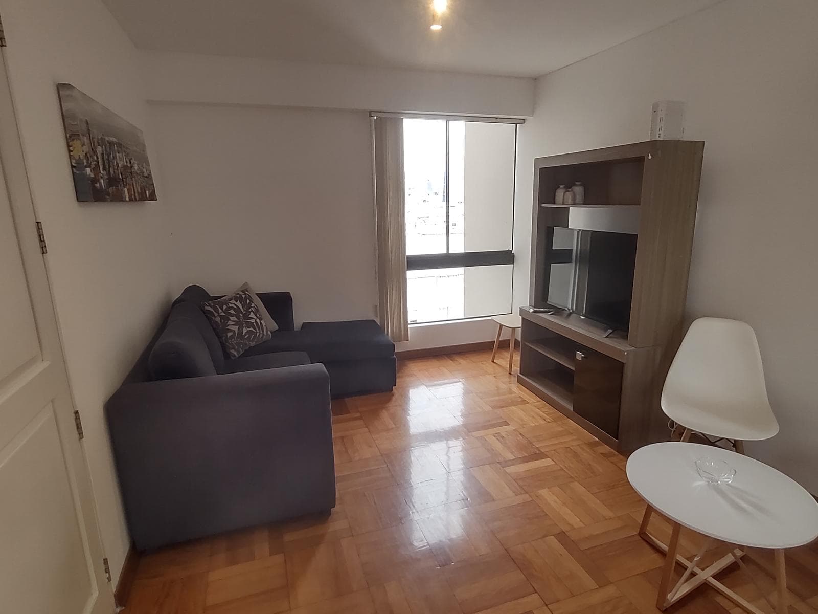 Departamento amoblado de 2 dormitorios en Miraflores, zona céntrica cerca al parque Kennedy - 1