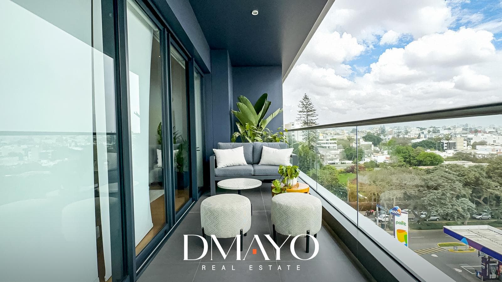 Departamento con vista al mar- con área de servicios - 1