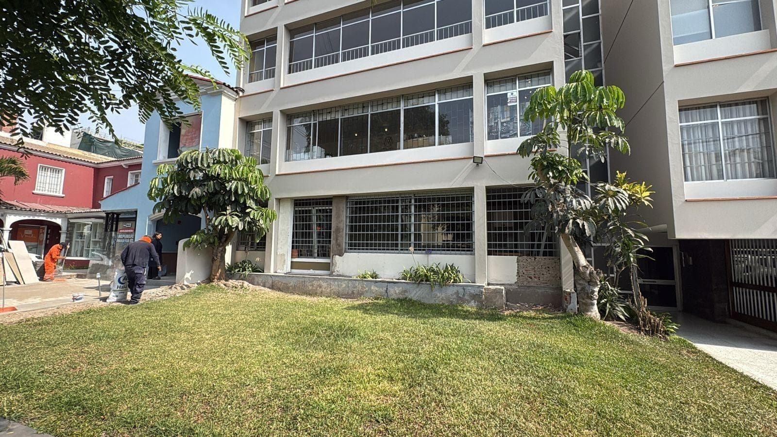 Local Comercial en Alquiler en Miraflores | Excelente Ubicación en Av. Angamos Oeste - 1