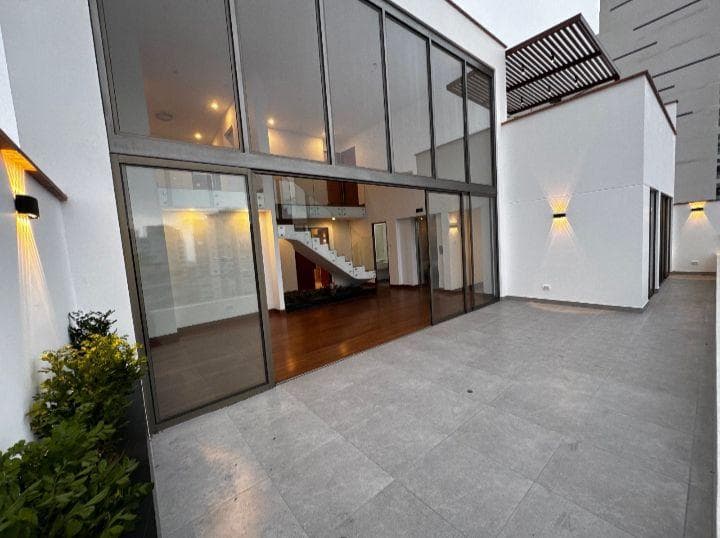ALQUILER DE DÚPLEX DE LUJO EN MIRAFLORES - US$ 3,200 MENSUALES - 1