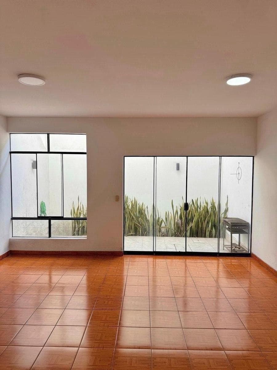 VENTA DE CASA EN SAN BORJA | A UN PASO DE LA RAMBLA Y ESTACIÓN DEL TREN LA CULTURA - 1