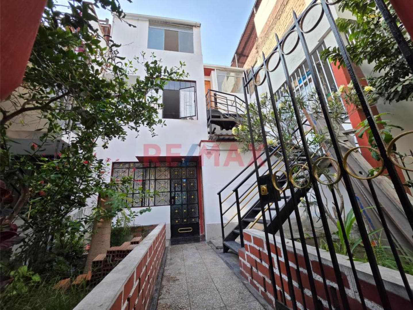 VENTA DE CASA DE 3 NIVELES EN San Luis – IDEAL PARA VIVIENDA + INGRESOS - 1