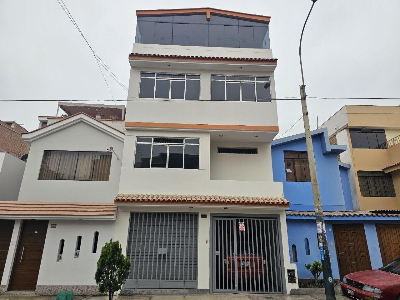 VENTA CASA 4 PISOS A.C. 292.71m2 URB. HONOR Y LEALTAD SURCO - 1