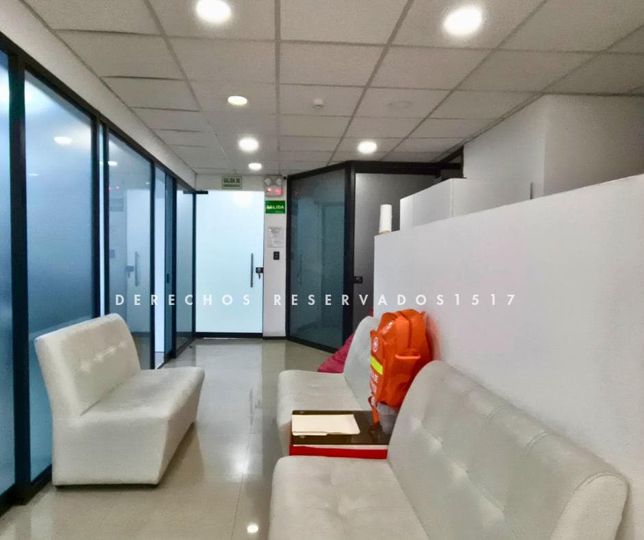 VENTA DE OFICINA EN CHACARILLA - 1