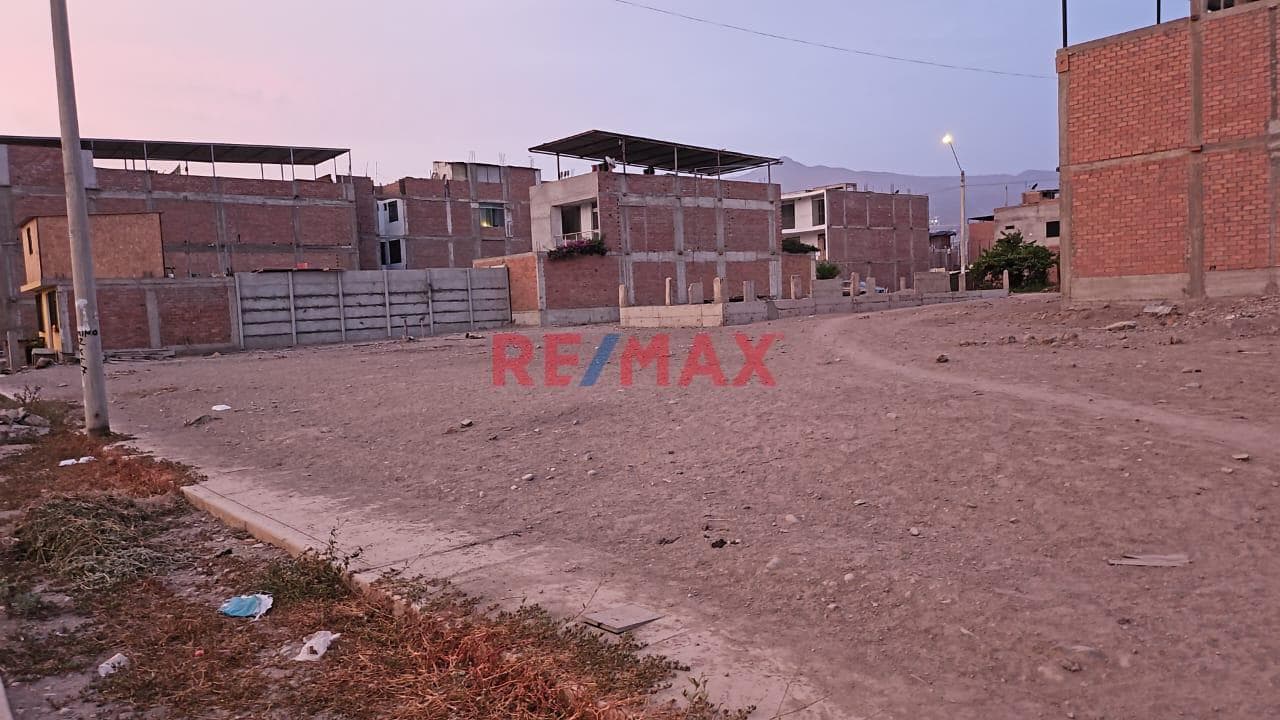 Excelente oportunidad de inversión en una urbanización consolidada y en constante crecimiento, ideal para vivienda unifamiliar o proyecto multifamiliar. - 1