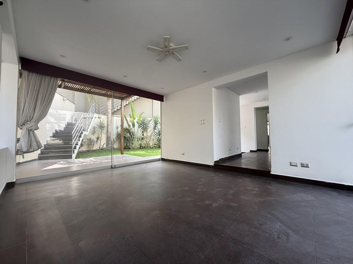Alquiler Moderna Casa 351m2 - 4 Dormit. - 2 Estac. en Las Lomas de la Molina - 1