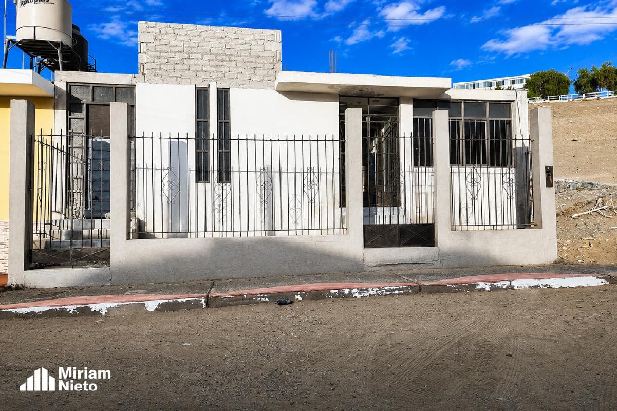 Casa en Venta en Ilo en Costa Azul - 1