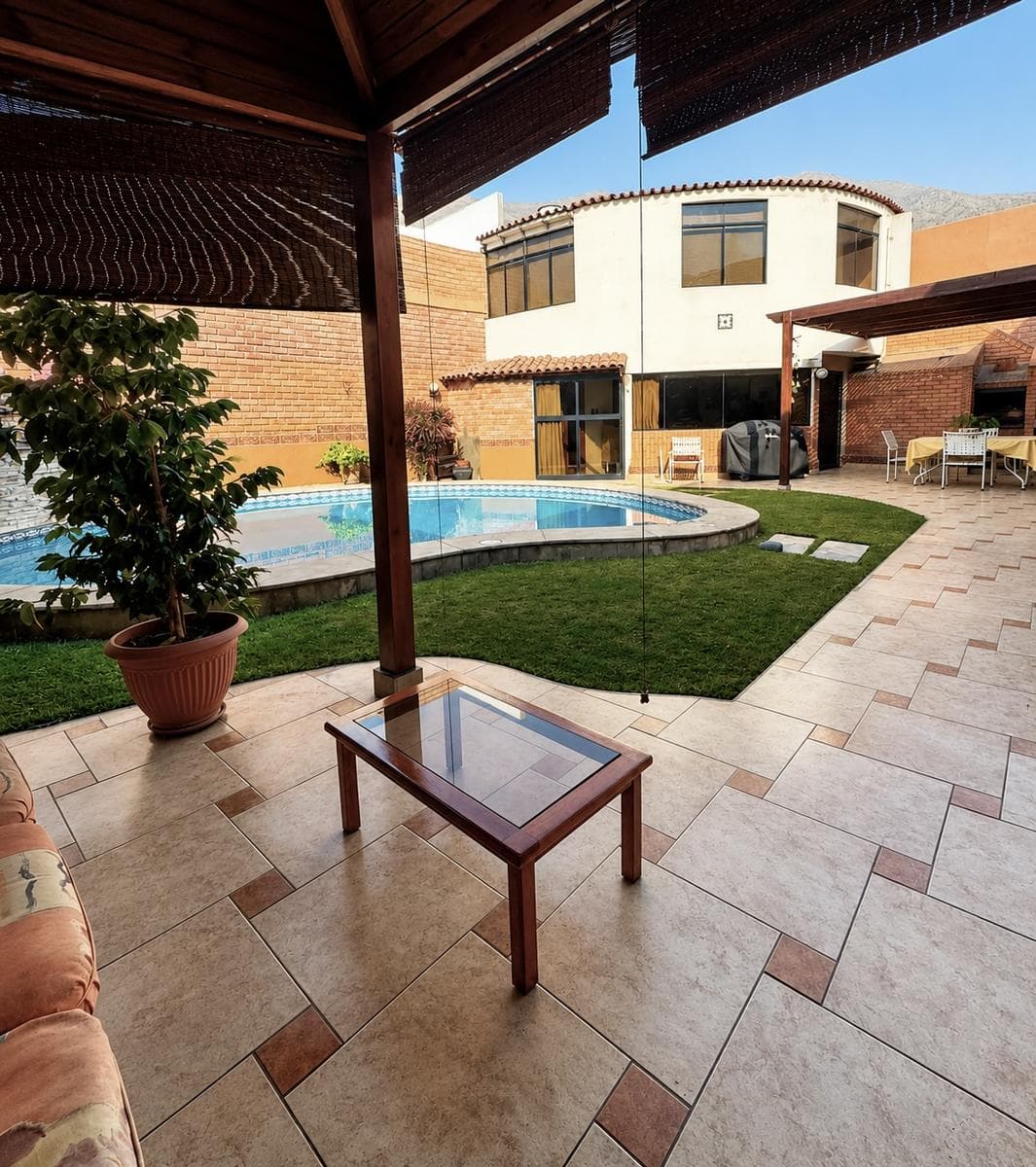 Casa Impecable con Piscina y Bungalow en Rinconada del Lago – La Molina - 1