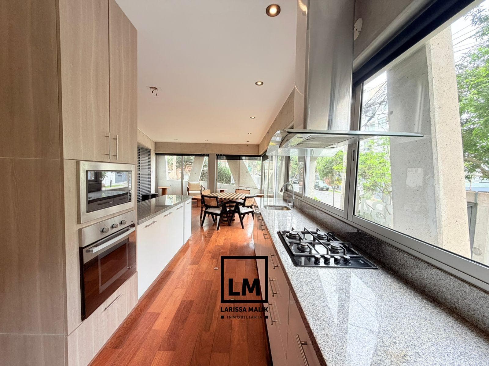 EXCLUSIVO DEPARTAMEMTO EN VENTA, MIRAFLORES, A UN PASO DEL MALECÓN - 1