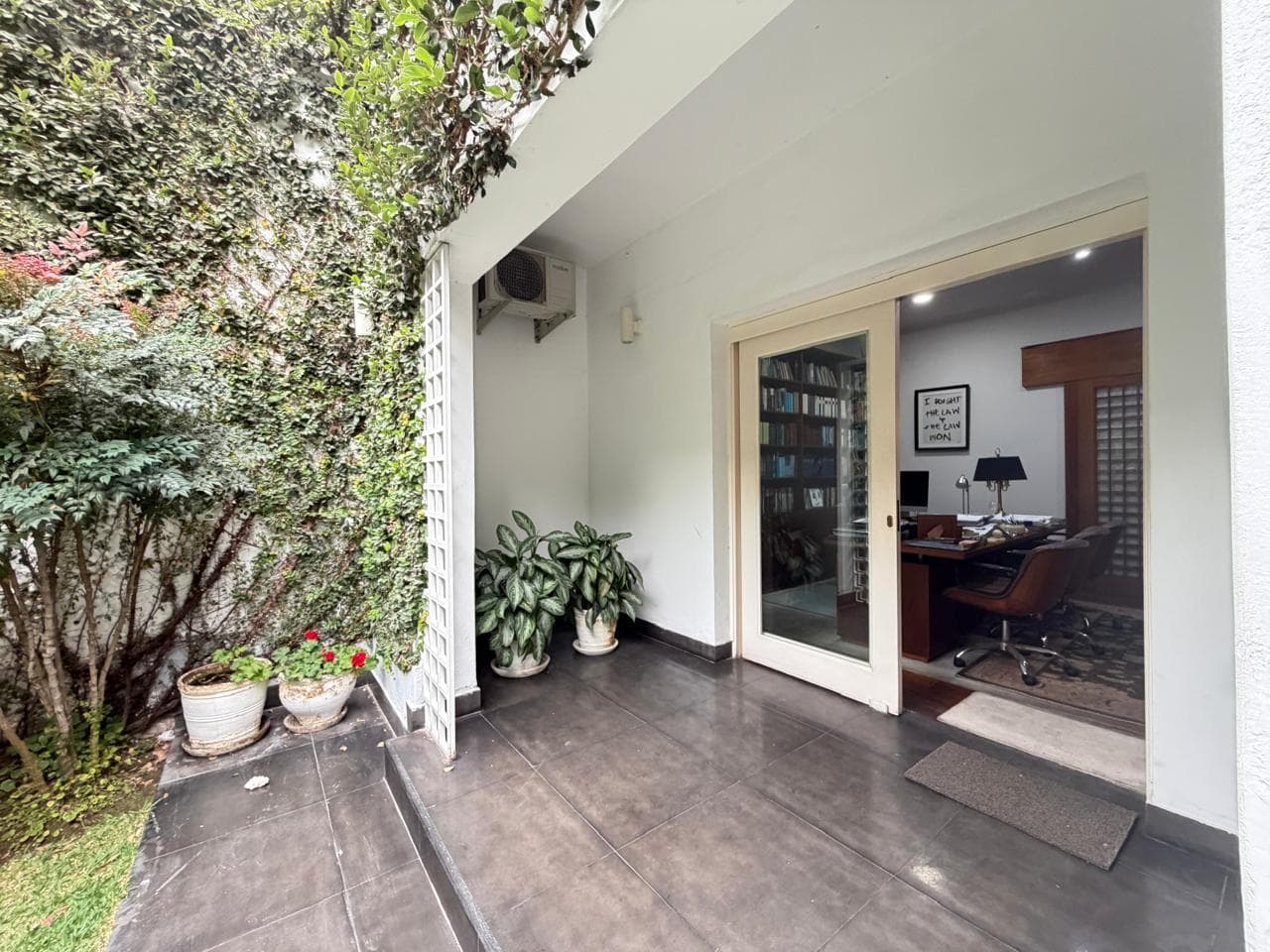 Casa Con Excelente Ubicación En San Isidro – Ideal Para Vivienda U Oficina - 1