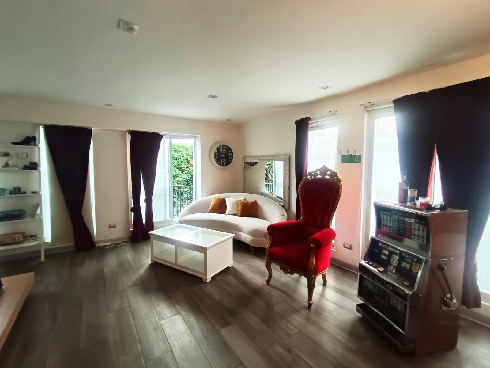 EXCLUSIVO LOFT CON PERSONALIDAD AMOBLADO PARA SOLTERO O PAREJA, PISO 3, Y 2 ESTACIONAMIENTOS - 1