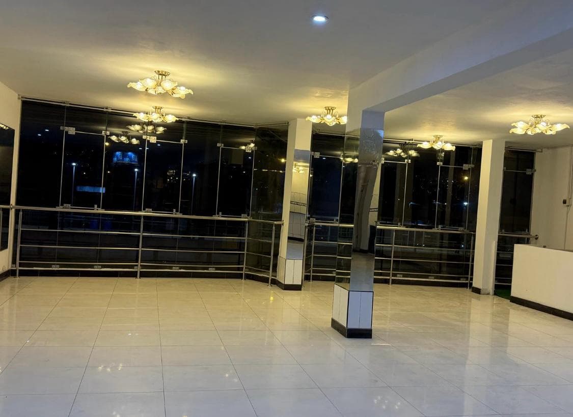 LOCAL EN VENTA COMAS 2DO PISO + AIRES - 1
