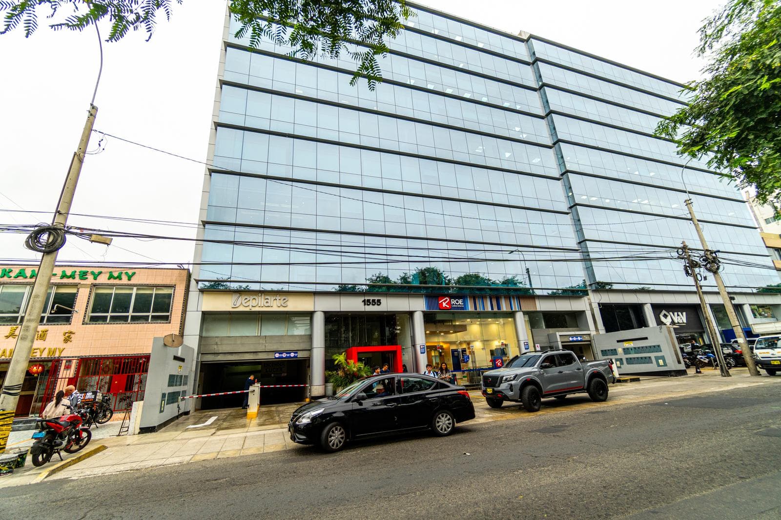 Alquiler de Oficina en Miraflores Av. Benavides 130m2 - 2 estacionamientos - Directorio - 1
