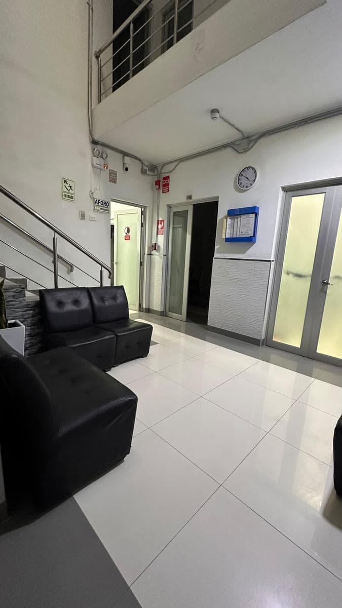 CONSULTORIOS Y OFICINAS EN ALQUILER – AV. PETIT THOUARS - 1