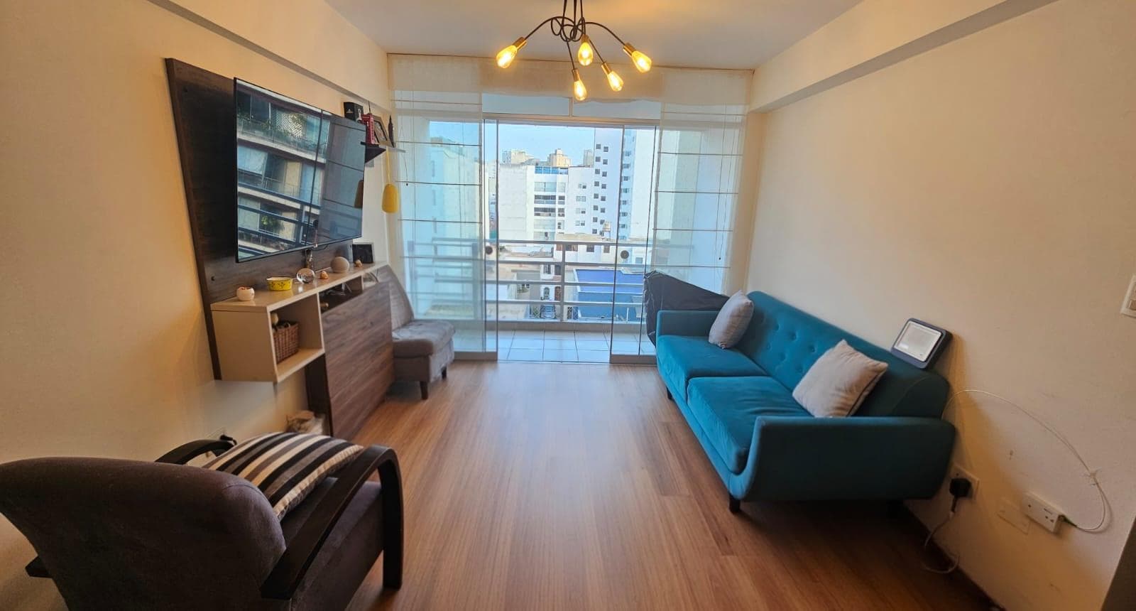 Venta departamento en Miraflores cerca al malecón 3 dormitorios y cuarto de servicio - 1