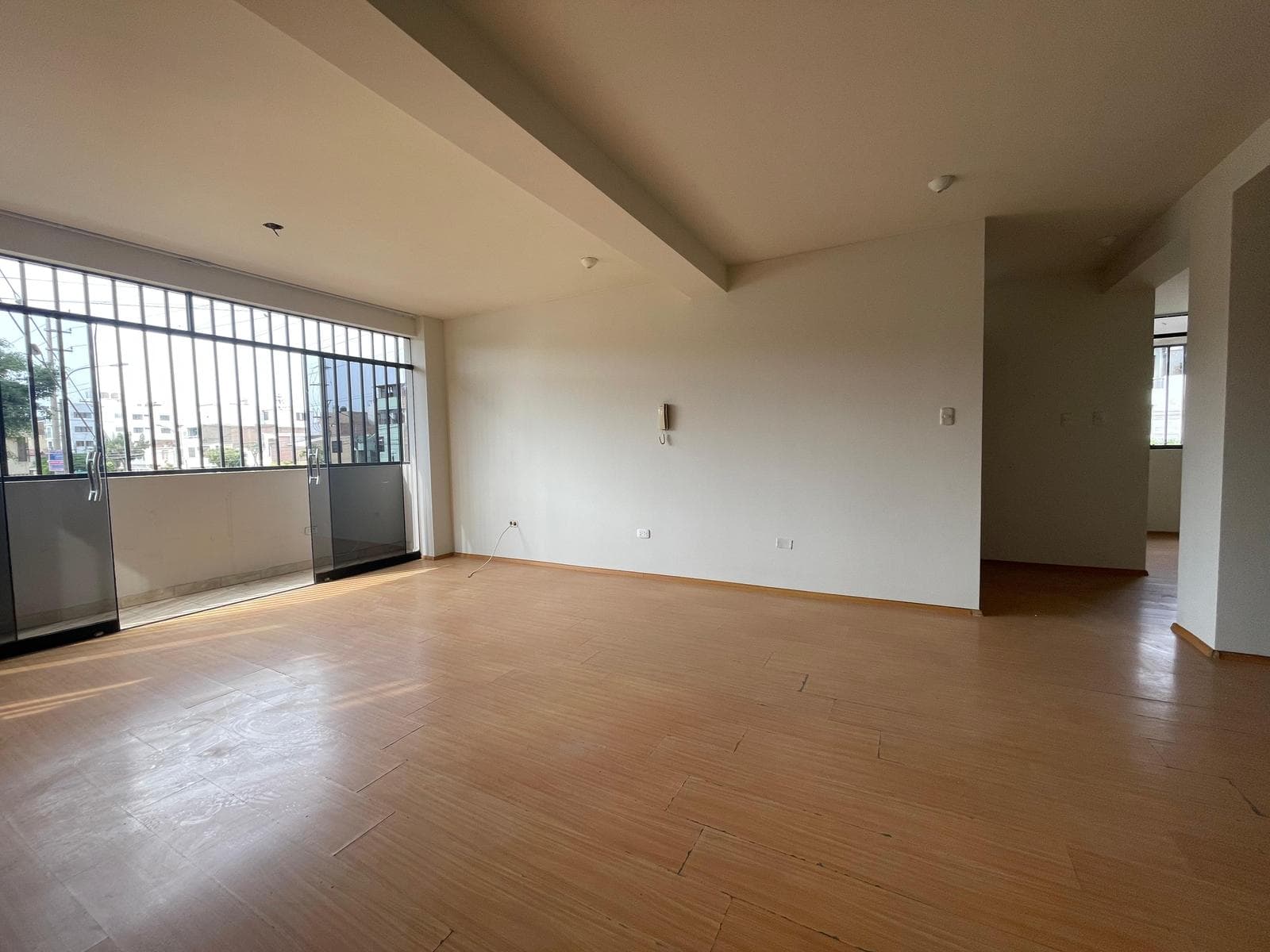 Departamento en venta de 4 dormitorios en vipol callao - 1