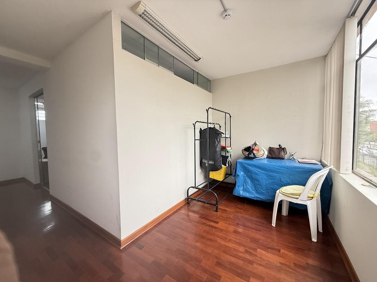 Local u Oficina en Venta 45m2 - Tercer Piso - En Av. Angamos Este Surquillo-Frente Real Plaza Primavera - 1