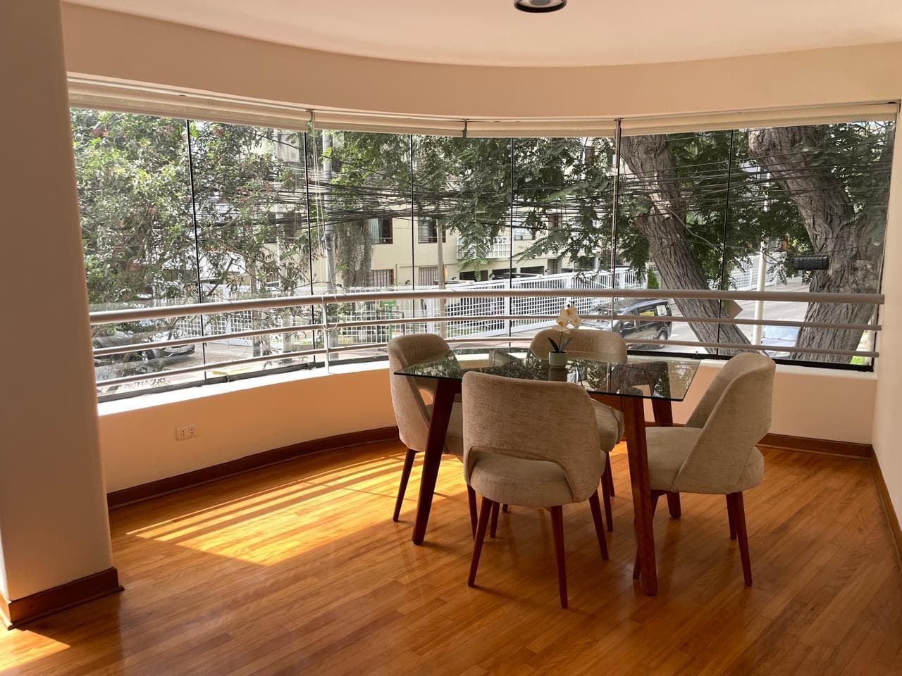 Departamento en excelente ubicación, 2 dorm, 1 cochera, 100m2, Miraflores - 1