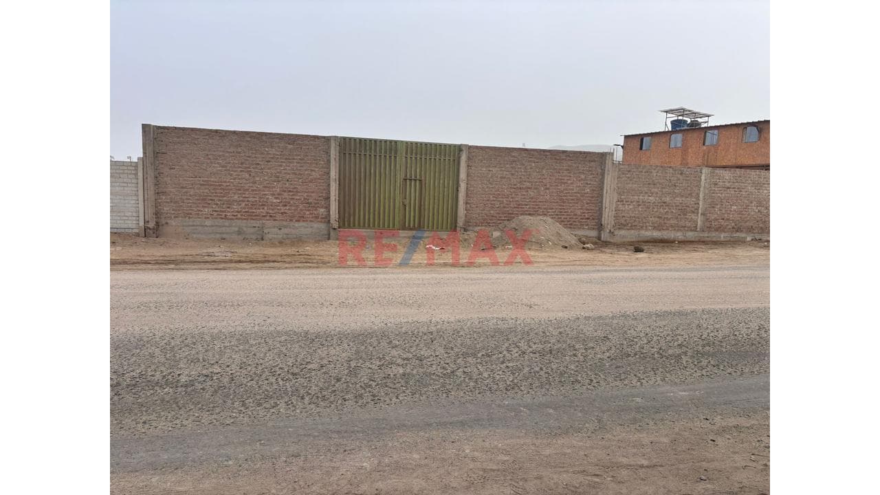 Terreno en venta en Punta Negra sobre avenida principal con gran potencial comercial - 1