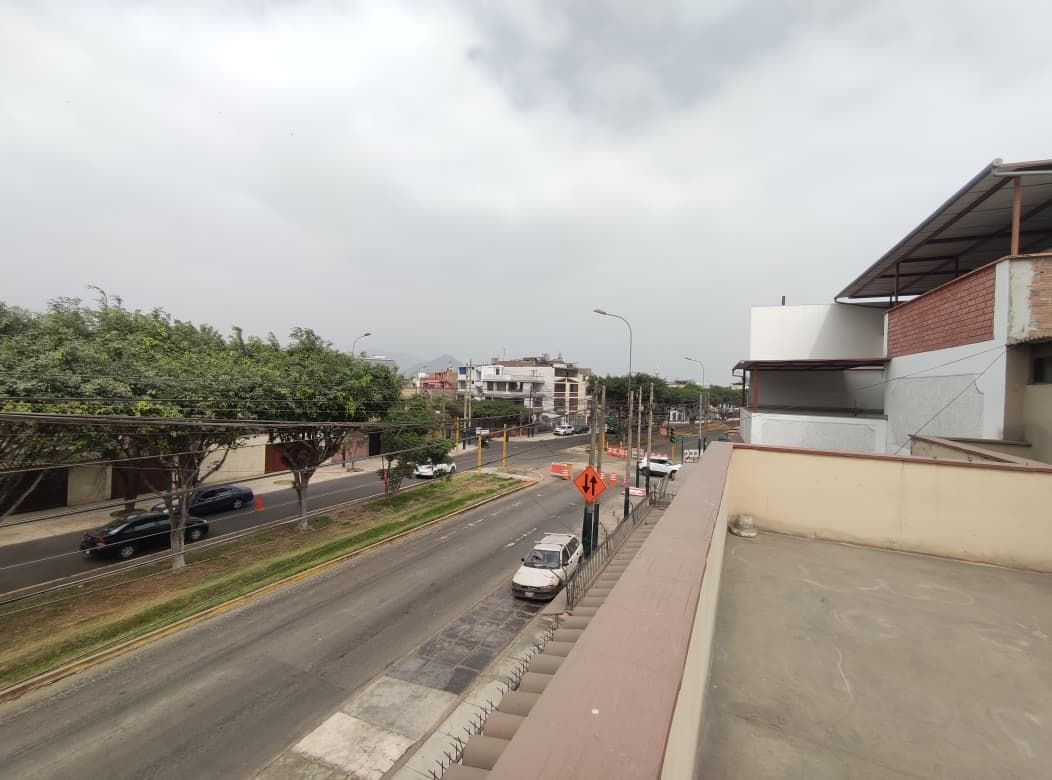Casa Comercial en Alquiler La Molina, Av. Los Constructores, 321 m² para Oficinas y Consultorios - 1